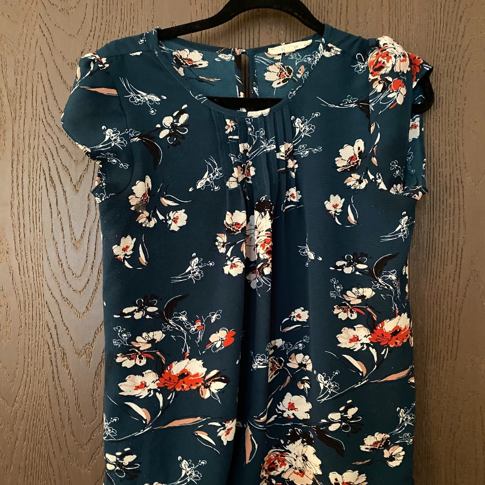 Floral top with tulip sleeves